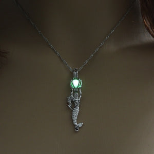 Glow in the Dark Mermaid Pendant Choker - 3 Luminous Colors Available!